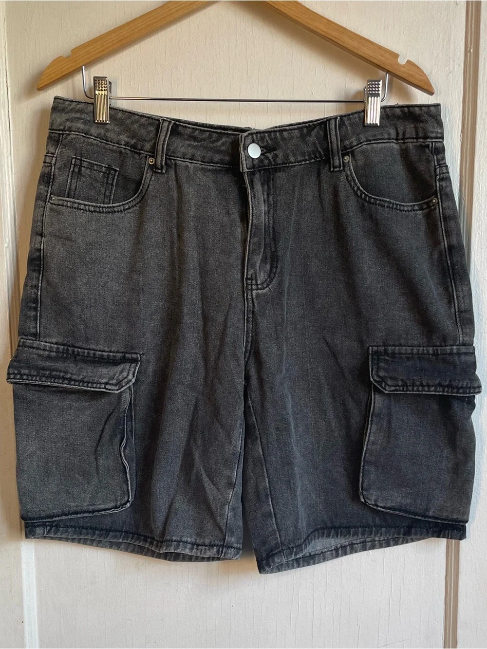 SHEIN Washed Black Denim Cargo Shorts Size 31 High Rise Y2K Bermuda